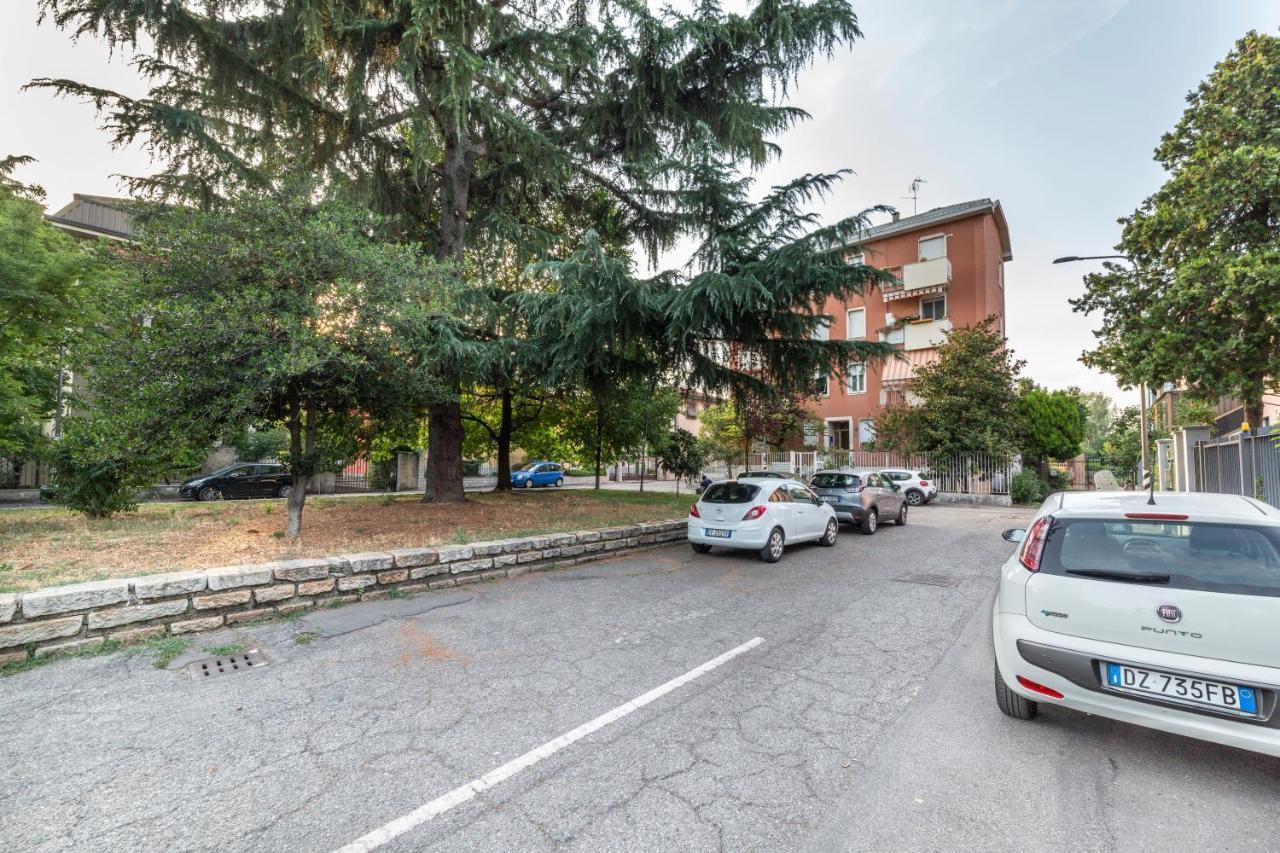 Precotto Comfortable Flat With Balcony Milan Exterior photo